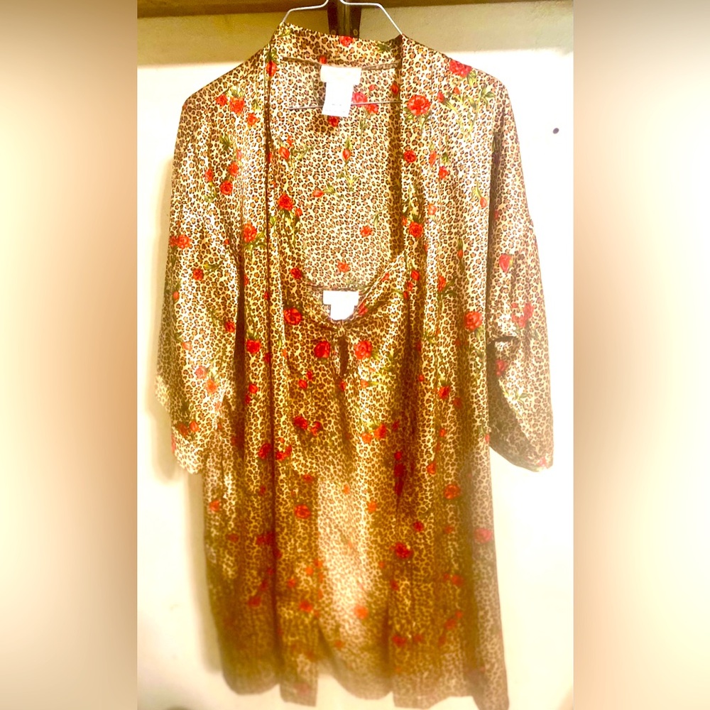 Inner Most 2 piece animal prints & roses set of nightgown and matching robe, M